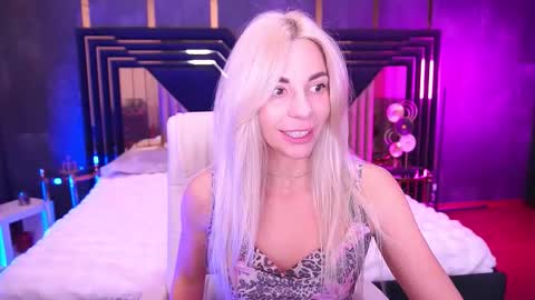 Bella online show from 11.25.25