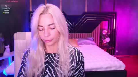 Bella online show from 11.28.25