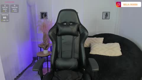 Snapshot of bellarossii chatting on 11.12.25 CALL ME BELLA online show from 11.12.25