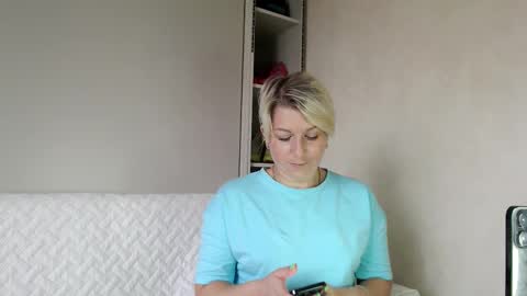 Bella online show from 10.15.25