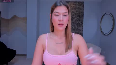 Snapshot of bellathompsonx_ chatting on 02.10.26 Bella online show from 02.10.26