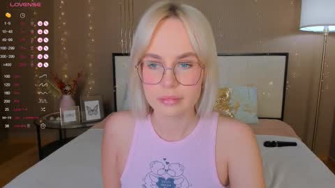 Snapshot of bellatip chatting on 02.03.26 Bella online show from 02.03.26