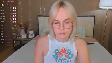 Snapshot of bellatip chatting on 02.05.26 Bella online show from 02.05.26