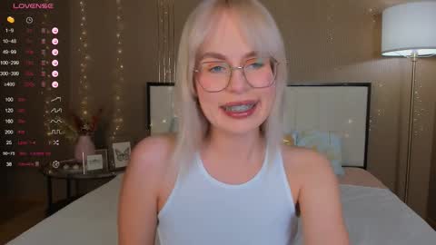 Snapshot of bellatip chatting on 02.12.26 Bella online show from 02.12.26