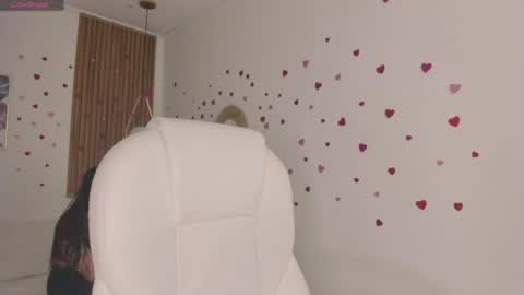 laukyubey             online show from 04.16.26