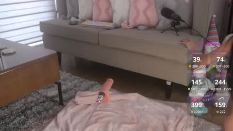 Snapshot of belle_adrienne chatting on 01.04.25 Belle Adrienne  IG  online show from 01.04.25