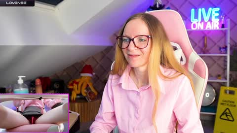 Snapshot of belle_alice chatting on 12.06.24 Alice online show from 12.06.24