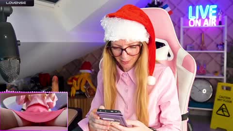 Snapshot of belle_alice chatting on 12.13.24 Alice online show from 12.13.24