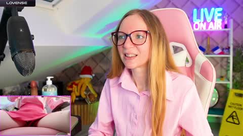 Snapshot of belle_alice chatting on 01.06.25 Alice online show from 01.06.25