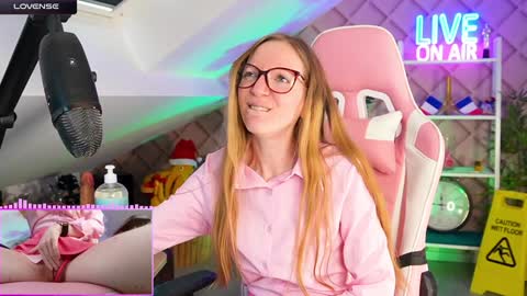 Snapshot of belle_alice chatting on 01.06.25 Alice online show from 01.06.25