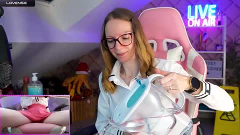 Snapshot of belle_alice chatting on 02.10.25 Alice online show from 02.10.25