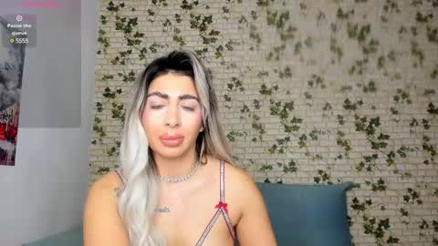 Snapshot of belle_hallle chatting on 01.02.25 LucyJelly online show from 01.02.25