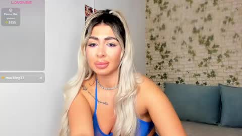 Snapshot of belle_hallle chatting on 01.04.25 LucyJelly online show from 01.04.25