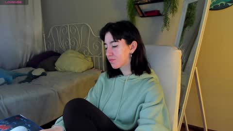 Snapshot of belle_via chatting on 01.18.25 Bella online show from 01.18.25