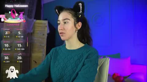 Snapshot of belle_via chatting on 10.31.25 Bella online show from 10.31.25