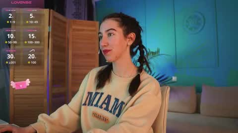 Snapshot of belle_via chatting on 11.27.25 Bella online show from 11.27.25