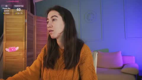 Snapshot of belle_via chatting on 12.01.25 Bella online show from 12.01.25