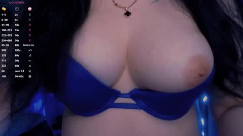 Snapshot of bellelovexx chatting on 02.01.26 Hello I am kind friendly and cute girl online show from 02.01.26