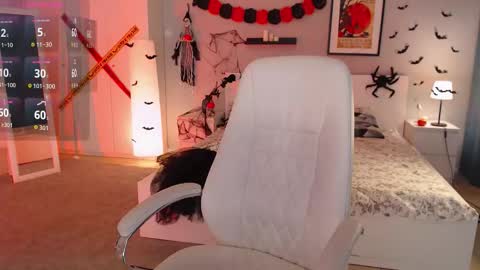 Bella online show from 10.31.25