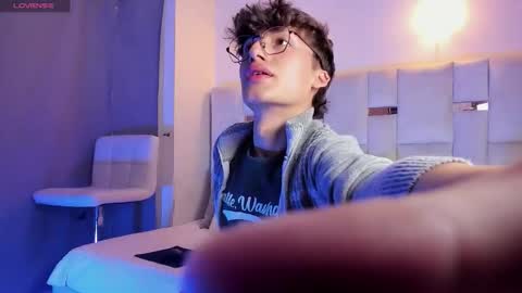 Neon online show from 09.28.25