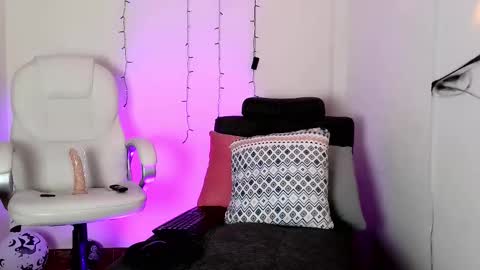 Neon online show from 10.22.25