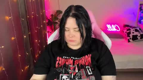 LinaBoo online show from 11.01.25