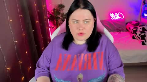 LinaBoo online show from 11.04.25