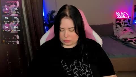 LinaBoo online show from 11.25.25