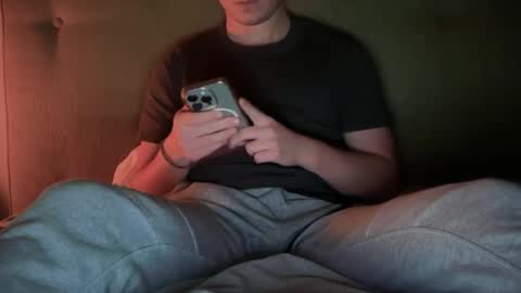 Snapshot of ben_beckett chatting on 12.14.25 ben online show from 12.14.25