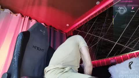 Snapshot of ben_blaze chatting on 11.05.25 BEN online show from 11.05.25