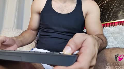 Snapshot of ben_blaze chatting on 11.23.25 BEN online show from 11.23.25