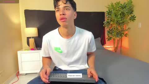 Snapshot of benjamin_more chatting on 03.08.25 BENJAMIN online show from 03.08.25