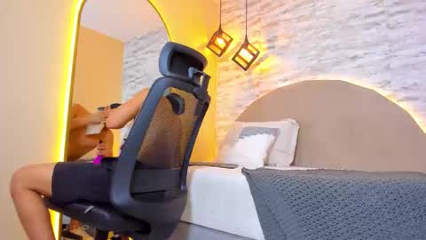 Snapshot of benjamin_more chatting on 11.05.25 BENJAMIN online show from 11.05.25