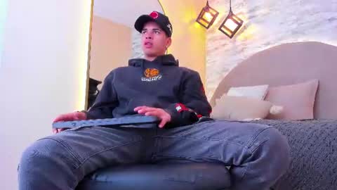BENJAMIN online show from 08.03.26