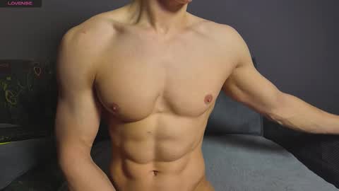 Snapshot of benjaminbond chatting on 11.23.25 benjaminkarl02 online show from 11.23.25