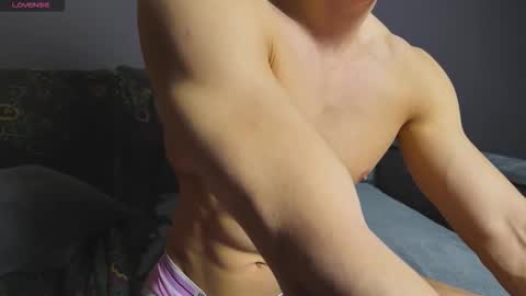 Snapshot of benjaminbond chatting on 11.26.25 benjaminkarl02 online show from 11.26.25