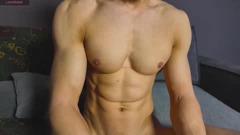 Snapshot of benjaminbond chatting on 12.04.25 benjaminkarl02 online show from 12.04.25