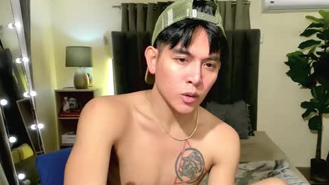 Snapshot of bentlyfuck chatting on 11.28.25 bentlyfuck online show from 11.28.25