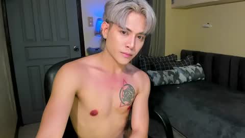 Snapshot of bentlyfuck chatting on 06.15.26 bentlyfuck online show from 06.15.26