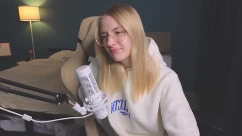 Snapshot of benty_bunny chatting on 12.03.24 Alice online show from 12.03.24