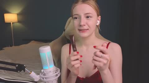 Snapshot of benty_bunny chatting on 12.16.24 Alice online show from 12.16.24