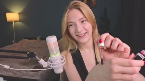 Snapshot of benty_bunny chatting on 12.26.24 Alice online show from 12.26.24