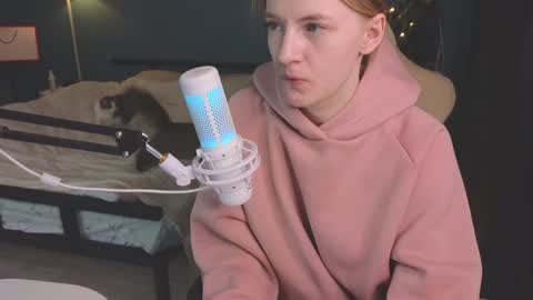 Snapshot of benty_bunny chatting on 01.06.25 Alice online show from 01.06.25