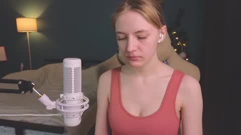 Snapshot of benty_bunny chatting on 01.09.25 Alice online show from 01.09.25