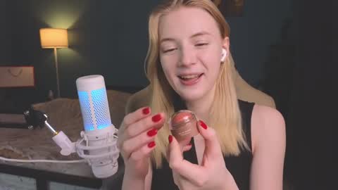 Snapshot of benty_bunny chatting on 01.14.25 Alice online show from 01.14.25