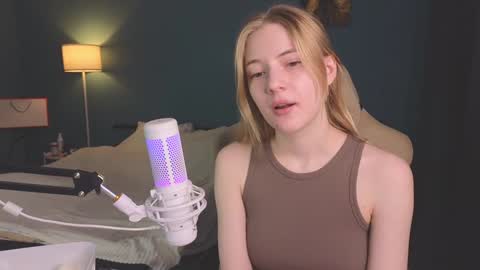 Snapshot of benty_bunny chatting on 02.01.25 Alice online show from 02.01.25