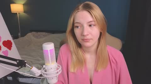 Snapshot of benty_bunny chatting on 02.11.25 Alice online show from 02.11.25