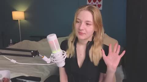 Snapshot of benty_bunny chatting on 02.19.25 Alice online show from 02.19.25