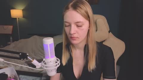 Snapshot of benty_bunny chatting on 02.25.25 Alice online show from 02.25.25