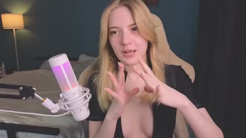 Snapshot of benty_bunny chatting on 03.12.25 Alice online show from 03.12.25